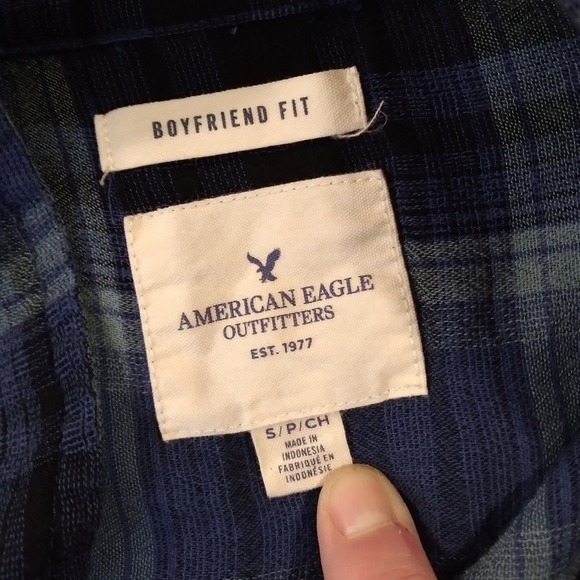 American Eagle boyfriend fit plaid button up shirt - Picture 8 of 11
